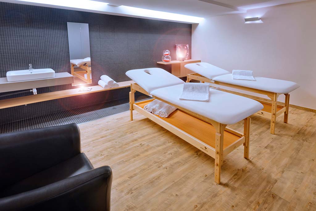 AQUA Hotel Onabrava & Spa ****S ONA 37 massage room scaled 1