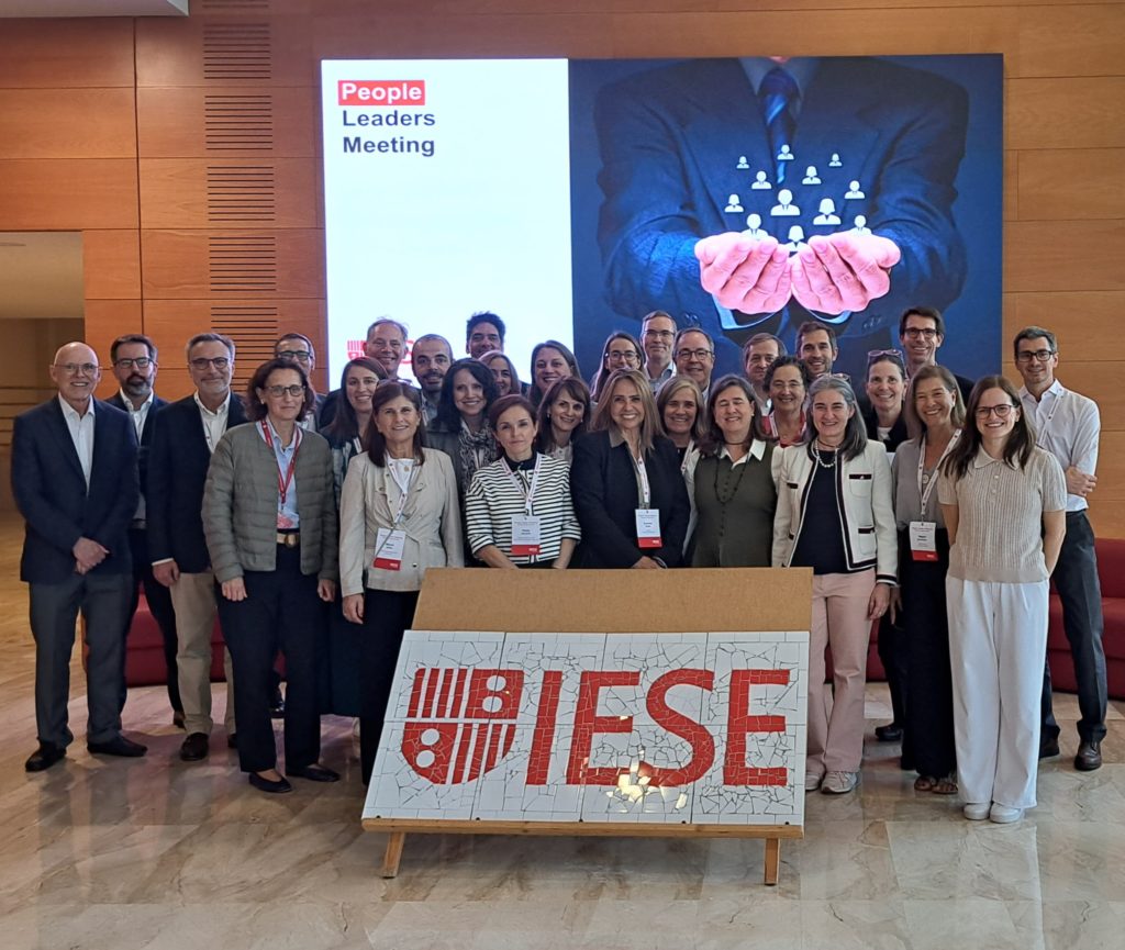 Mosaiccos: creatividad, trabajo en equipo e inspiración mediterránea IESE Foto grupal